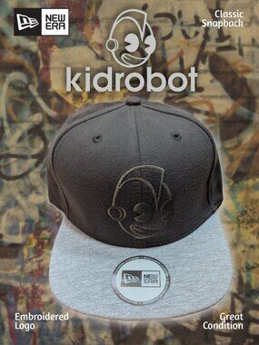 NEW ERA kidrobot Logo Gray Snapback Hat